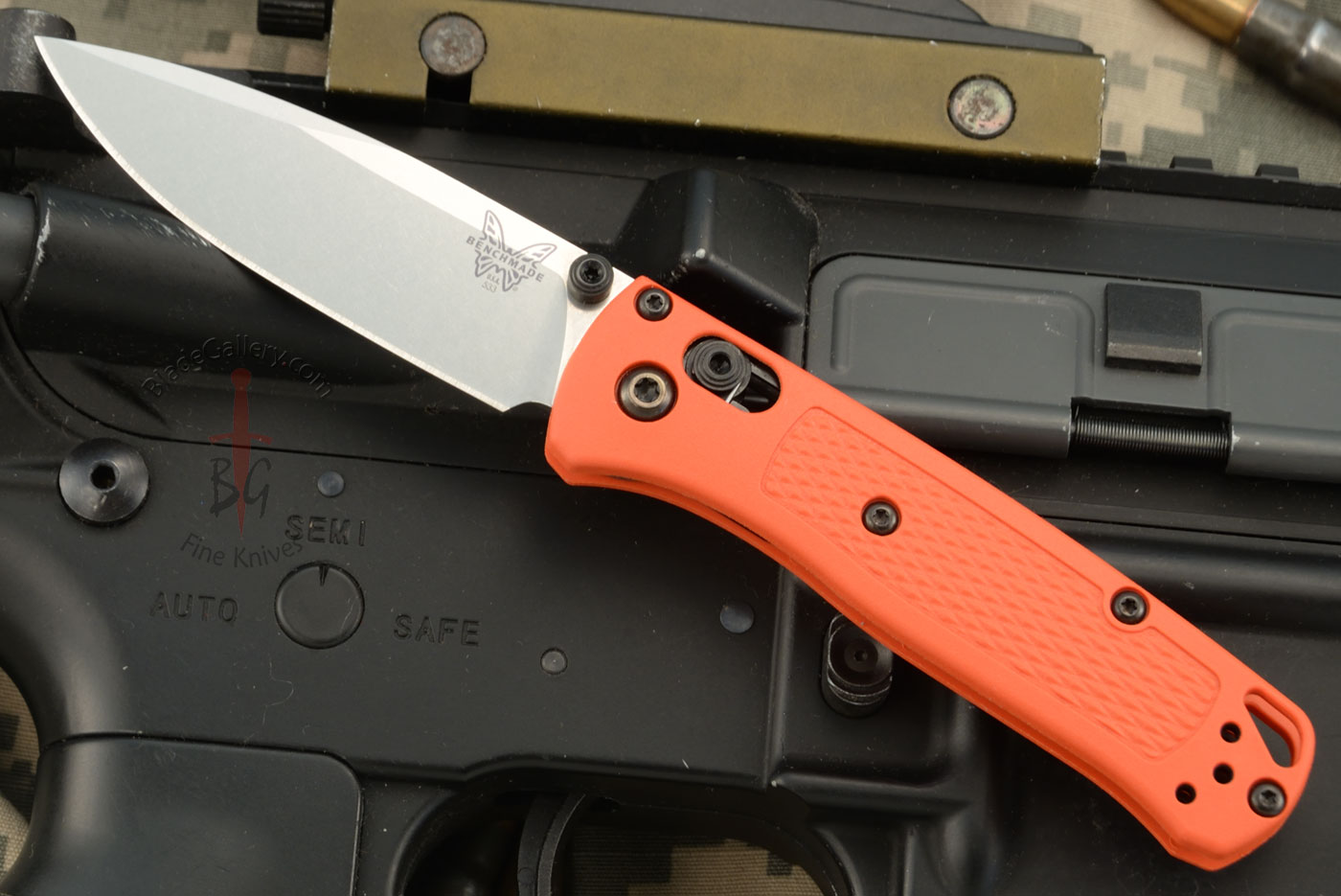 Mini Bugout (533-04) with Mesa Red Grivory - S-30V
