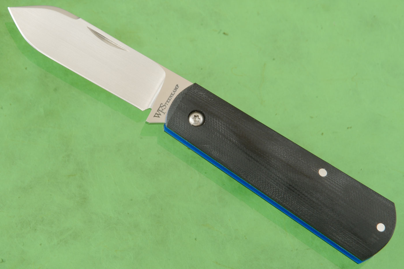 Barlow Friction Folder with Black and Blue G10