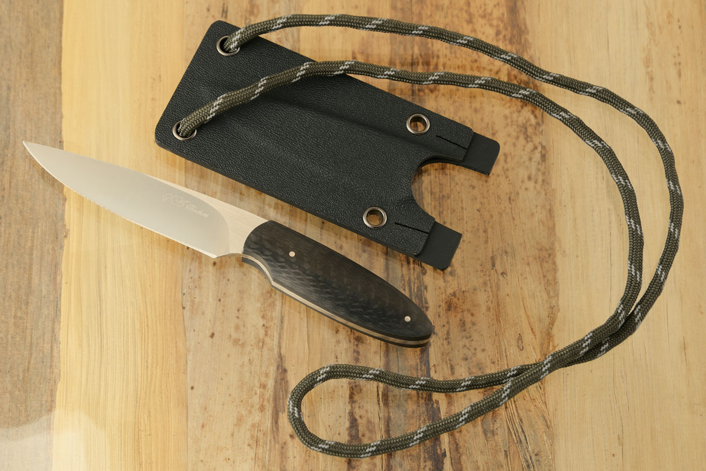 Neck Knife with Carbon Fiber