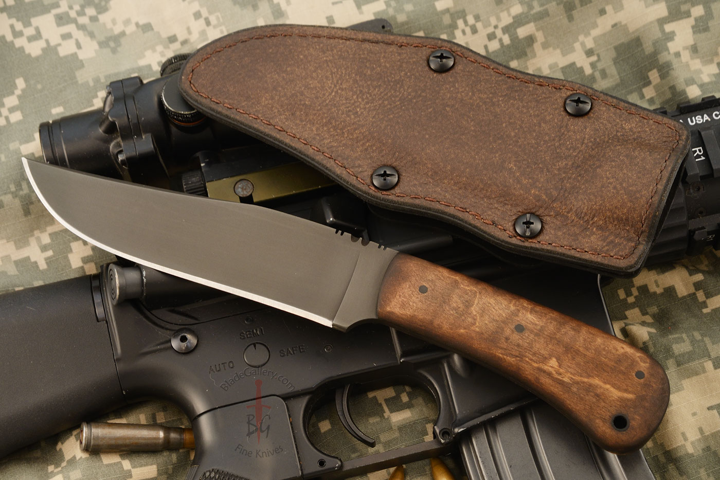 Field Knife with Maple