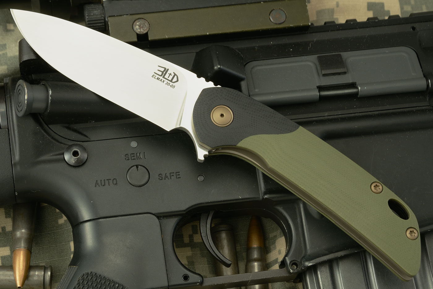 W5 Flipper with Black and Green G10 - ELMAX (Bearings)