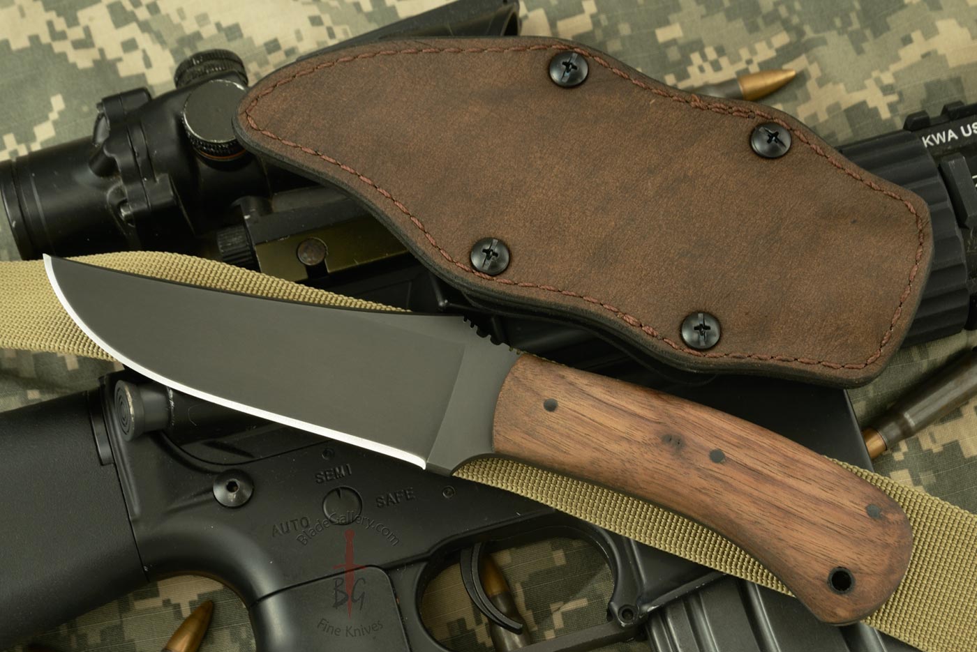 Belt Knife with Walnut