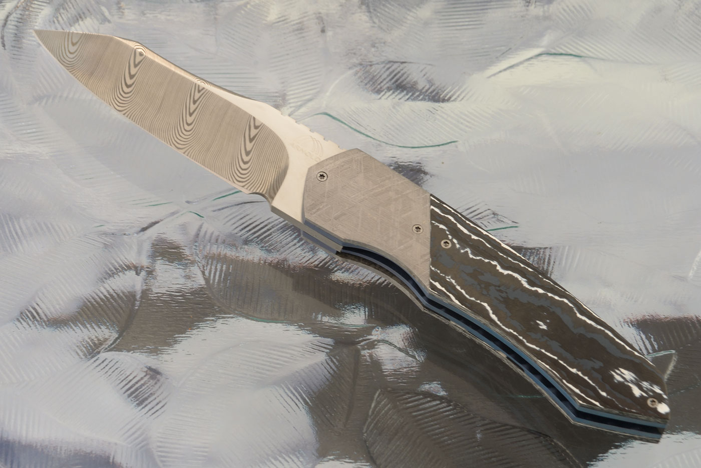Simba Midi Front Flipper with Damasteel, Meteorite, White Storm FatCarbon (IKBS)