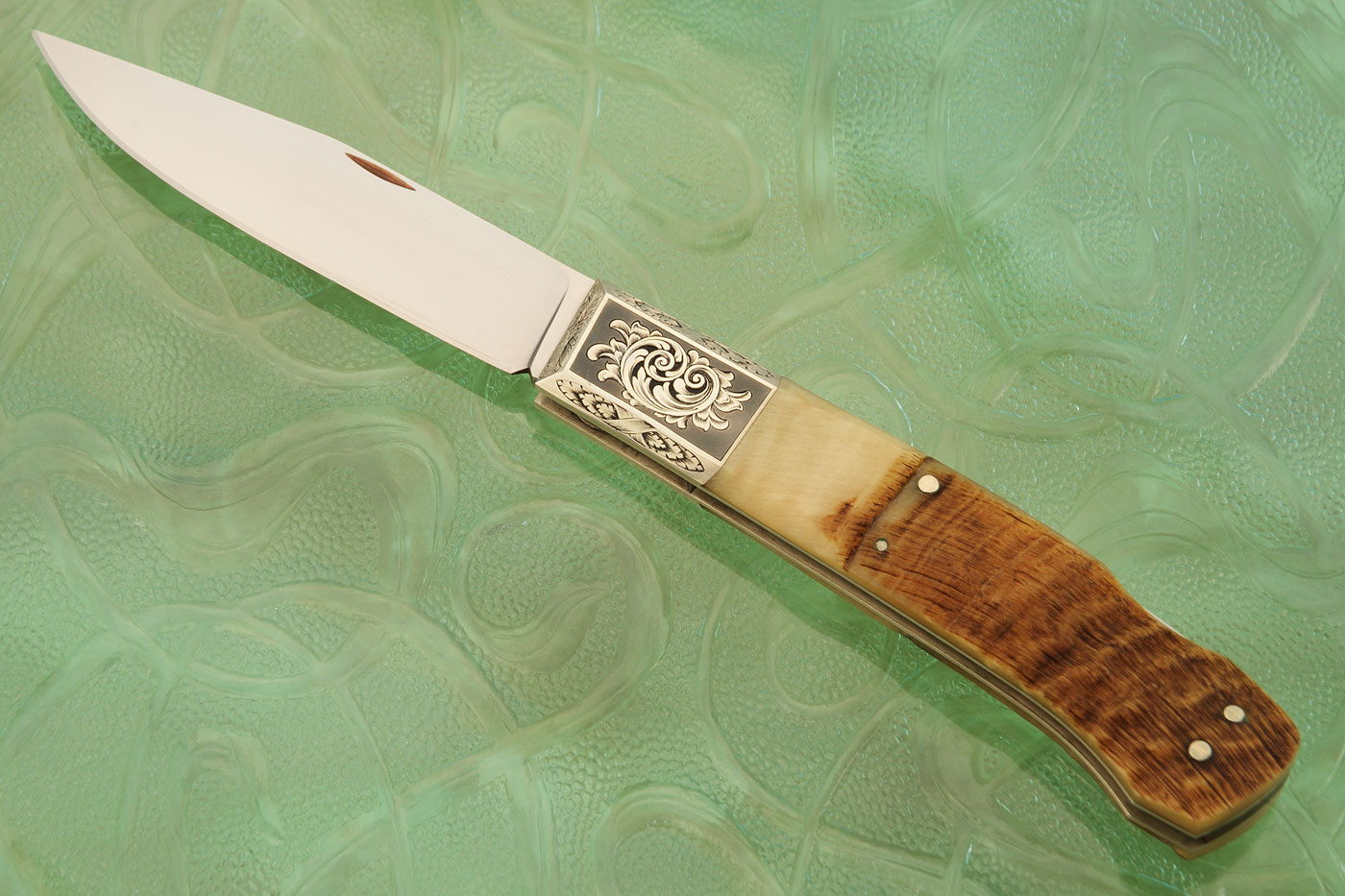 Engraved Backlock Folder with Sheep Horn