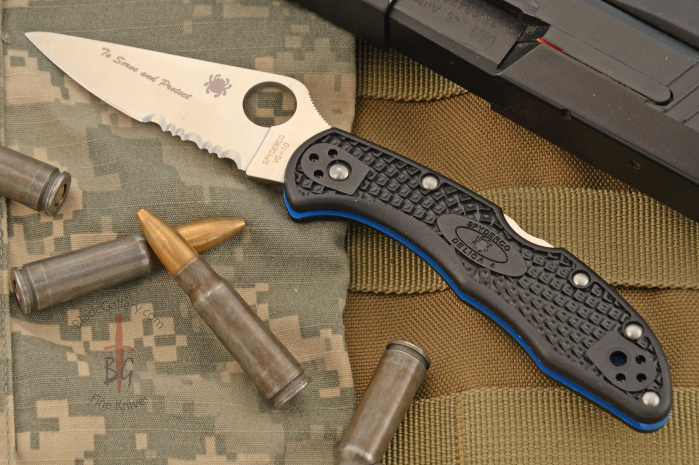 Delica 4 Lightweight Backlock Folder - Thin Blue Line (C11FPSBKBL)