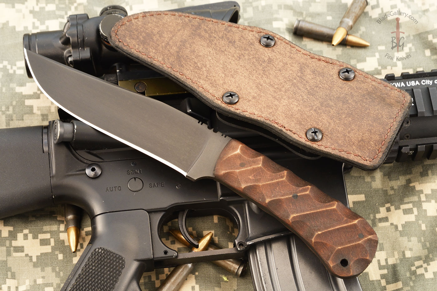 Field Knife with Sculpted Maple