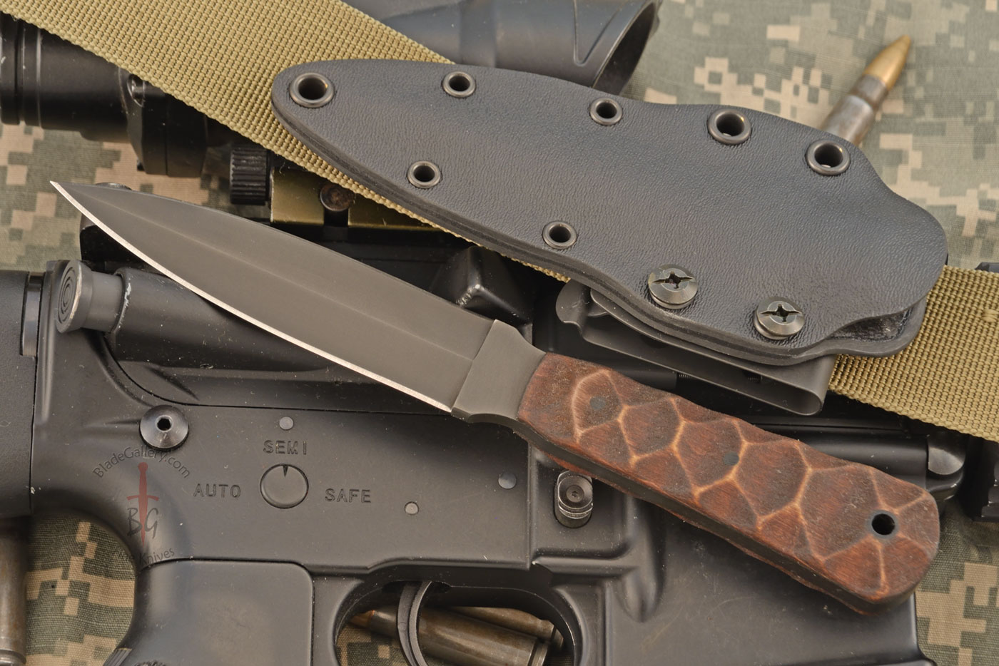 Defense Dagger with Sculpted Maple