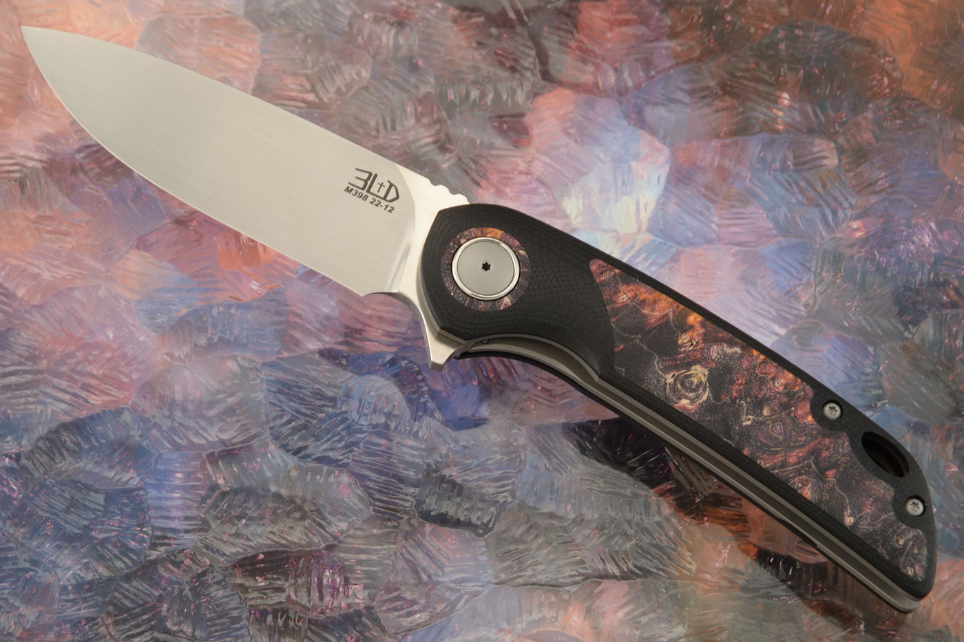 W5 Midi Flipper with Black G10 and Maple Burl - M390