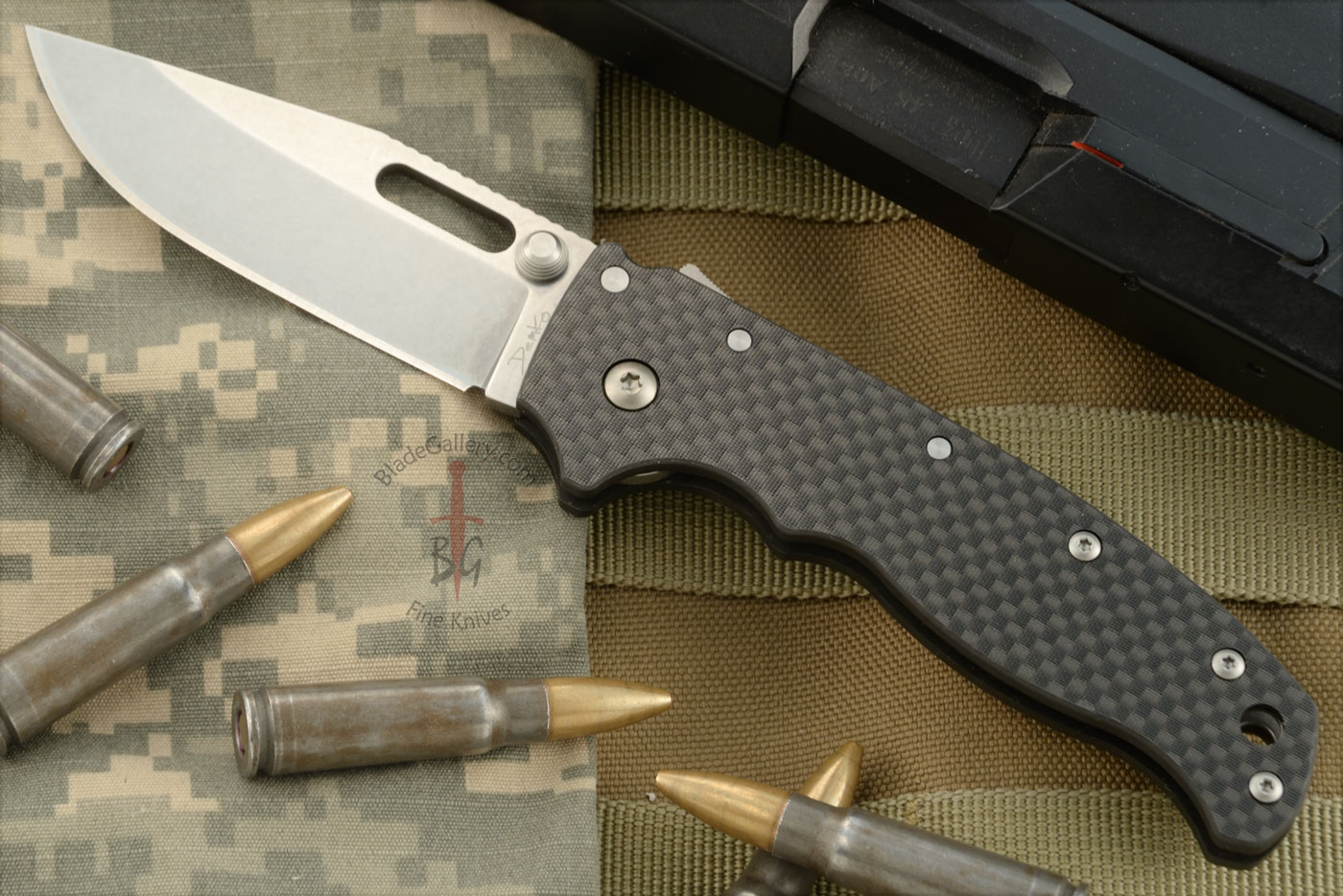 AD20.5 - Carbon Fiber - Clip Point - D2