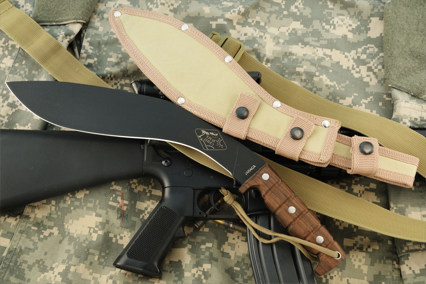 Expat Jaraca Kukri Machete with Walnut