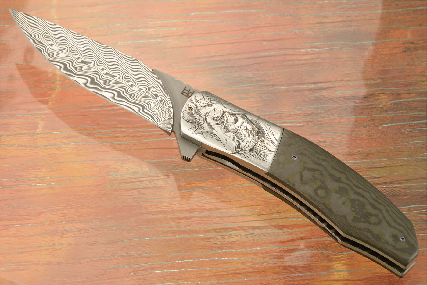 Engraved Lion Flipper with Green Camo FatCarbon - Stainless Damascus