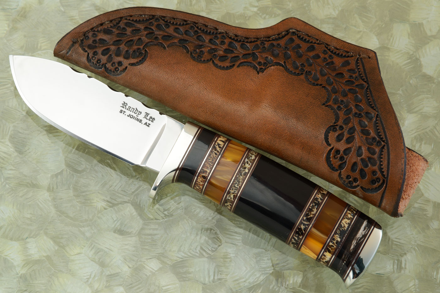 Drop Point Hunter with Buffalo Horn, Oosic and Amber