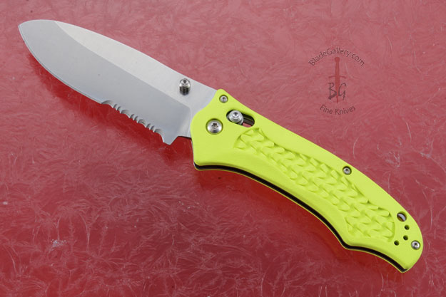 Folding Dive Knife - Bullhead AXIS lock (111SH2O-YEL), Serrated