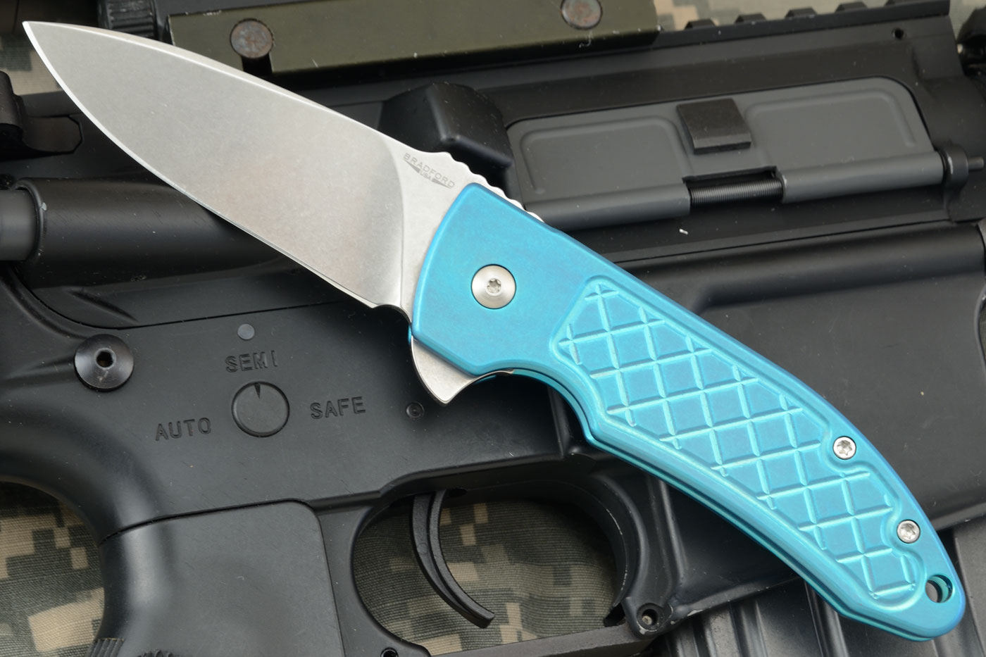 Guardian 3 Flipper with Turquoise Anodized Titanium - M390