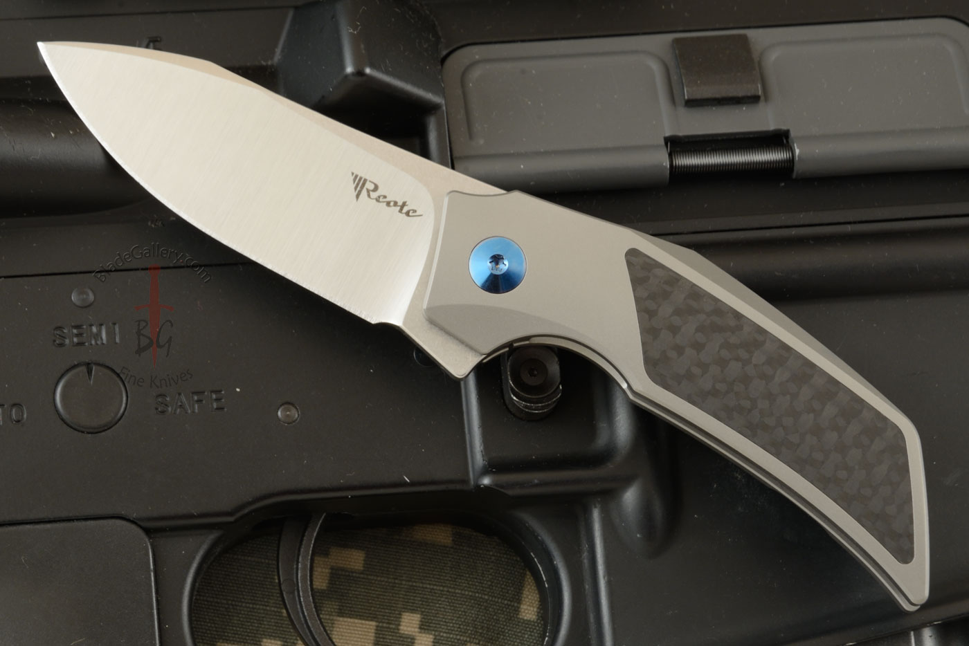 T2500 Frame Lock Flipper with Ti, Carbon Fiber, and M390